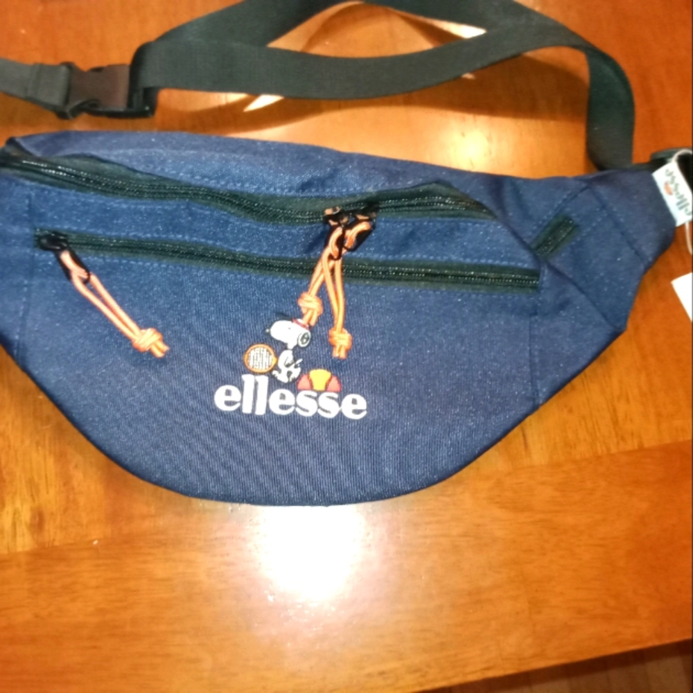 Ellesse pouch bag